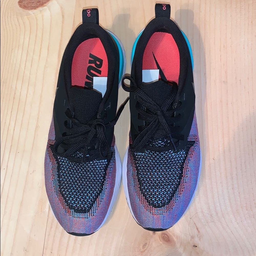 Nike odyssey tennis shoes